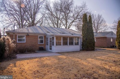24 Fargreen Rd, Camp Hill, PA 17011-2615