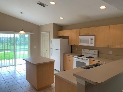 11215 Cocoa Beach Dr, Riverview FL  33569-2949 exterior
