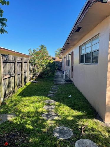 6118 40th St, Hollywood FL  33023-5174 exterior