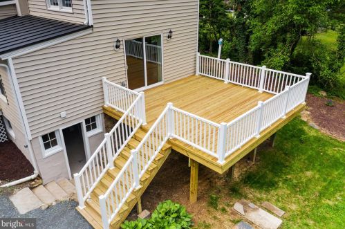 14 Colonial Hwy, Hamilton VA  20158-9009 exterior