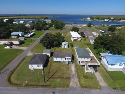 5558 Fisher St, Lafitte, LA 70067-5528