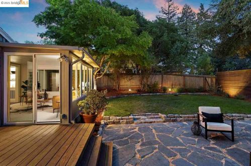 5828 Heron Dr, Oakland CA  94618-2628 exterior