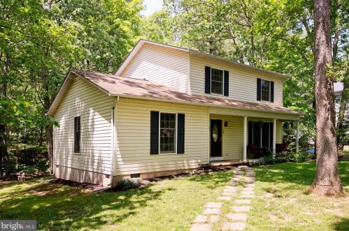 537 Northwood Cir, Cross Junction, VA 22625-2537