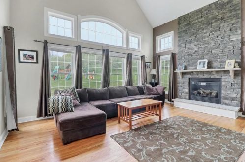 6 Austin Way, Marlborough NY  12542-5539 exterior