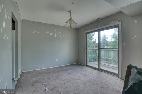 8 Maplewood Ct, West Deptford NJ  08066-2402 exterior