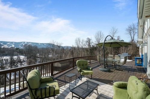 1 Mohawk Xing, Wantage NJ  07461-4539 exterior