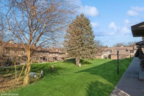 520 Manchester Ln, Chenequa, WI 53029-2714
