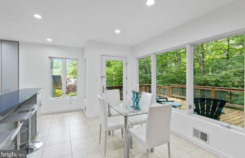 3709 Whispering Ln, Falls Church VA  22041-1121 exterior