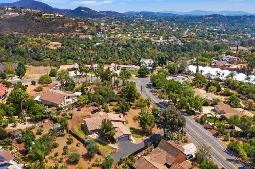 1879 Warmlands Ave, Vista CA  92084-3329 exterior