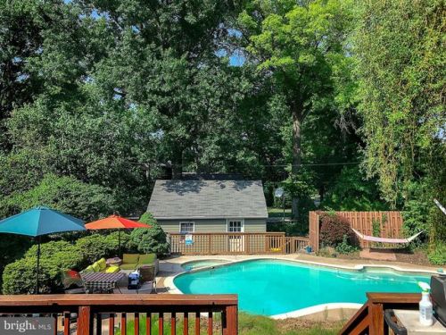 1101 Wedgewood Rd, Flourtown, PA 19031-2125