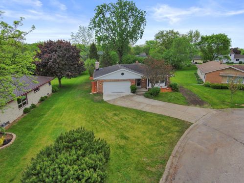 4966 Seton Pl, Greendale, WI 53129-2008