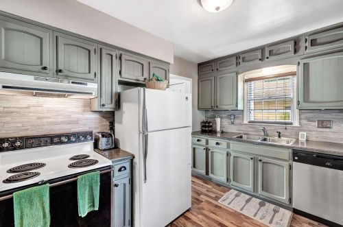 845 Nicolet Ave, Green Bay, WI 54304-2403