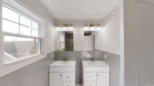 2386 Lindy Rd, Westbury NY  11590-6107 exterior