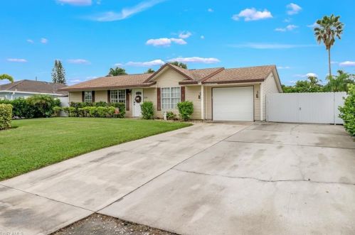 5324 17th Ave, Naples, FL 34116-5611