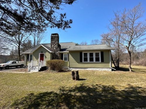 13 Spruce Rd, Middletown NY  10940-7523 exterior