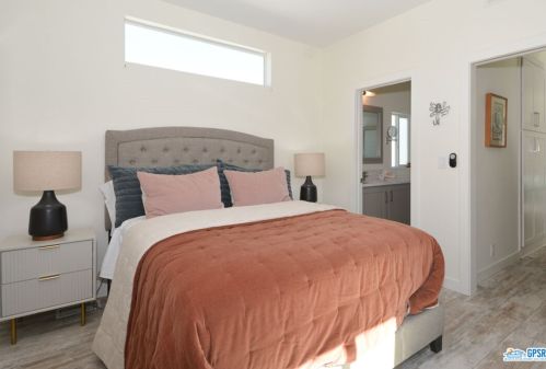 134 Pali Dr, Palm Springs CA  92264-9060 exterior