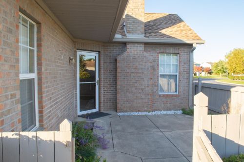 5781 Willow Lake Dr, Darbydale, OH 43123-8839