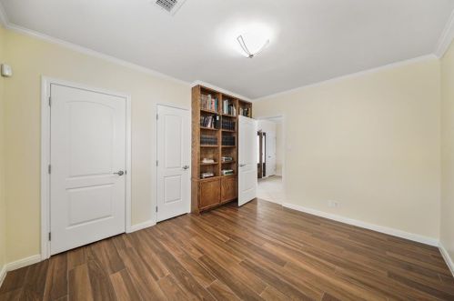 2926 Dominique Dr, Galveston TX 77551-1572 exterior