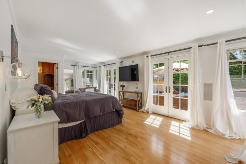 18 Ethel Ct, Redwood City CA  94061-2400 exterior