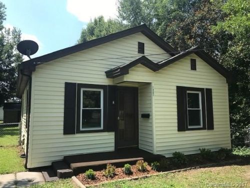 1402 11th St, Kannapolis, NC 28083-2822