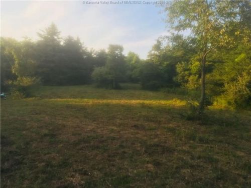 4135 State Route 34, Hurricane WV  25526-9777 exterior