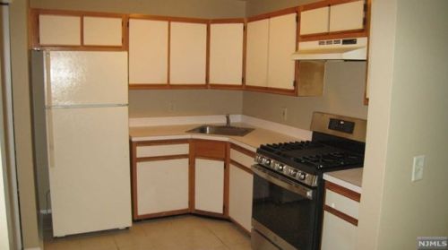 1190 Sycamore Ln, Mahwah NJ  07430-2366 exterior