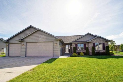 1530 Meadows Ln, Luxemburg, WI 54217-1403