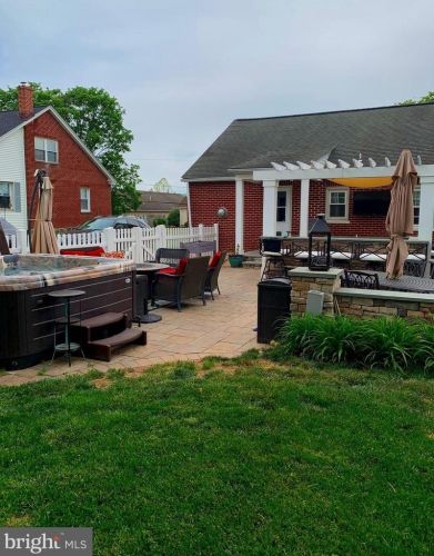 463 School Ln, Harleysville PA  19438-1714 exterior