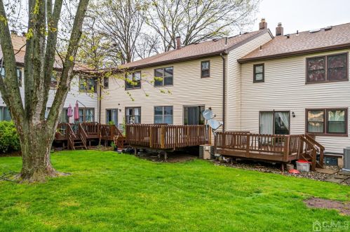 41 Highview Dr, Woodbridge NJ  07095-3904 exterior