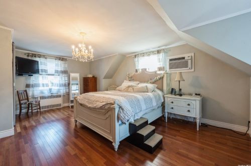 3766 Hudson Ave, Seaford NY  11783-2319 exterior