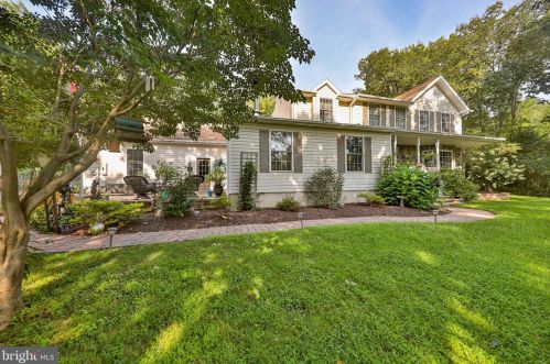 410 La Montage Dr, Palmerton, PA 18071-4040