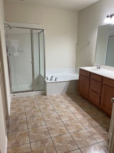 1621 Ambercrest Dr, Lancaster TX  75146-4941 exterior
