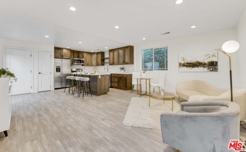 11512 La Maida St, North Hollywood CA  91601-4323 exterior