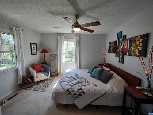 1054 Chestnut Dr, Harrisonburg VA  22801-1608 exterior