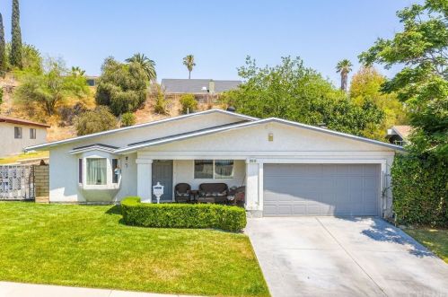 28156 Haxton Dr, Santa Clarita, CA 91351-1245