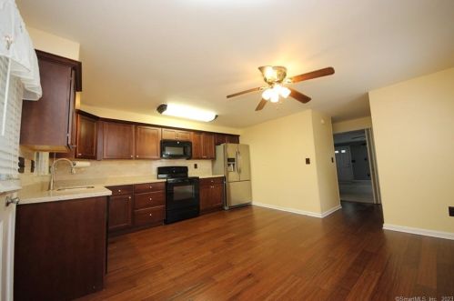 192 Robert Treat Dr, Milford CT  06460-8300 exterior