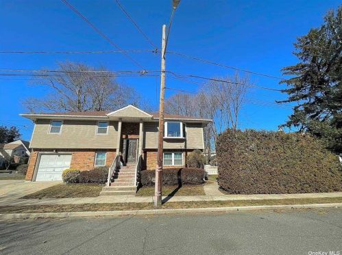 4 Earl St, Floral Park, NY 11001-2811