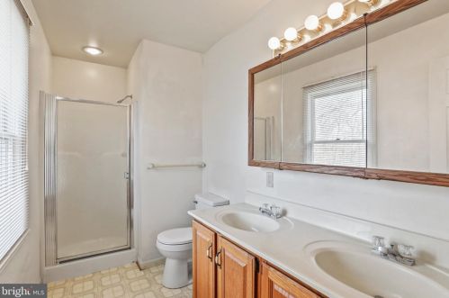 166 Hyde Park Ln, Charles Town WV  25414-4545 exterior