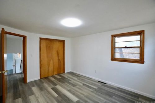 58 Robincrest Dr, Waterbury CT  06708-2406 exterior