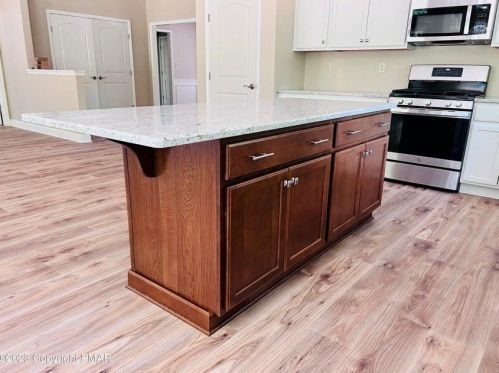 19 Masters Ln, Hazle Township PA  18202-9167 exterior