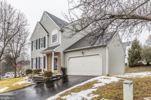 514 Larkins Bridge Dr, Downingtown, PA 19335-4542