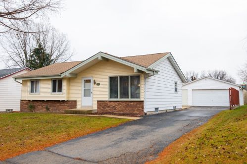 9309 Fairlane Ct, Milwaukee, WI 53224-2770