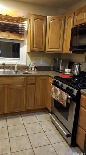 218 Clement Ave, Floral Park NY  11003-2706 exterior