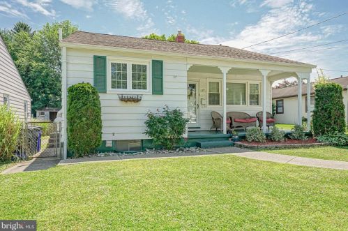 54 Warren St, West Deptford, NJ 08096-1509
