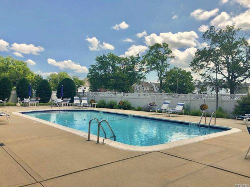 60 Hempstead Ave, Lynbrook, NY 11563-1642