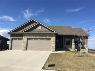 16515 Dellwood Dr, Des Moines IA  50325-2575 exterior