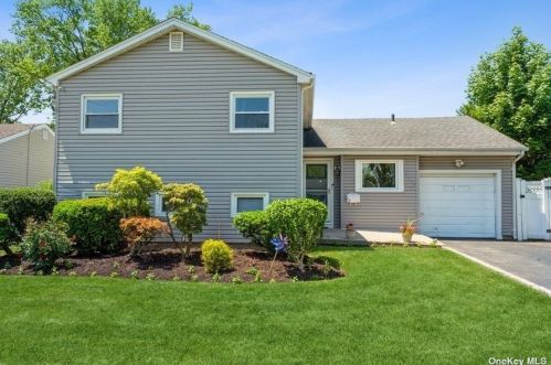 1242 Greenbriar Ln, North Bellmore, NY 11710-2306