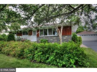 2114 Mcmenemy St, Saint Paul, MN 55117-2016
