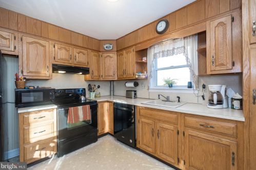 909 Sycamore Dr, Lansdale PA 19446-1722 exterior