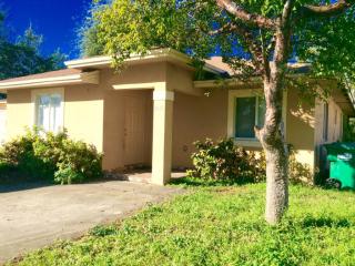 2019 98th St, Miami FL  33147-2553 exterior